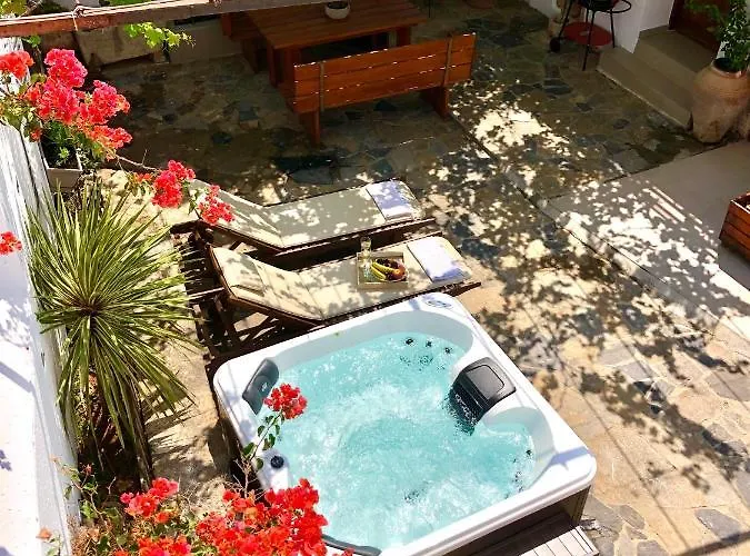 Avli Traditional With Private Jacuzzi