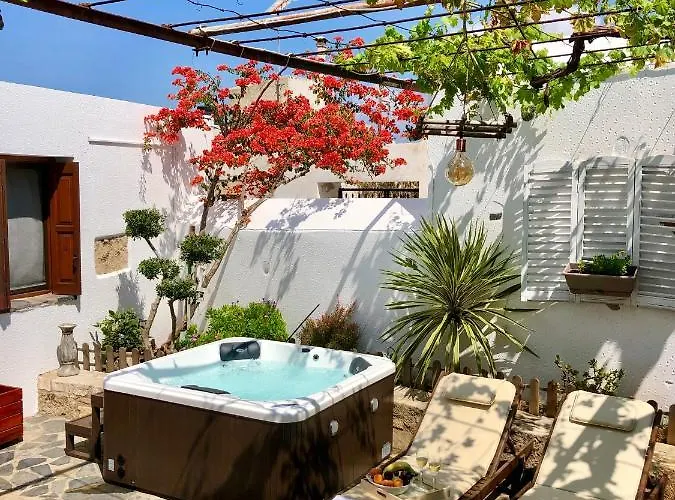 Avli Traditional With Private Jacuzzi 度假居 *