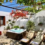 Avli Traditional With Private Jacuzzi Σπίτι διακοπών *