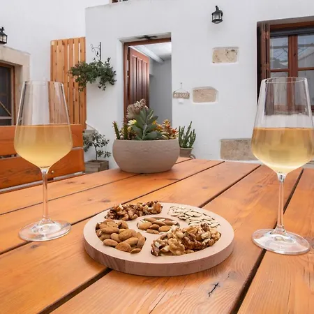Avli Traditional With Private Jacuzzi * Hersonissos (Crete)