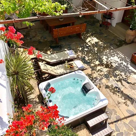 Avli Traditional With Private Jacuzzi