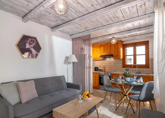 Avli Traditional With Private Jacuzzi Hersonissos (Crete)