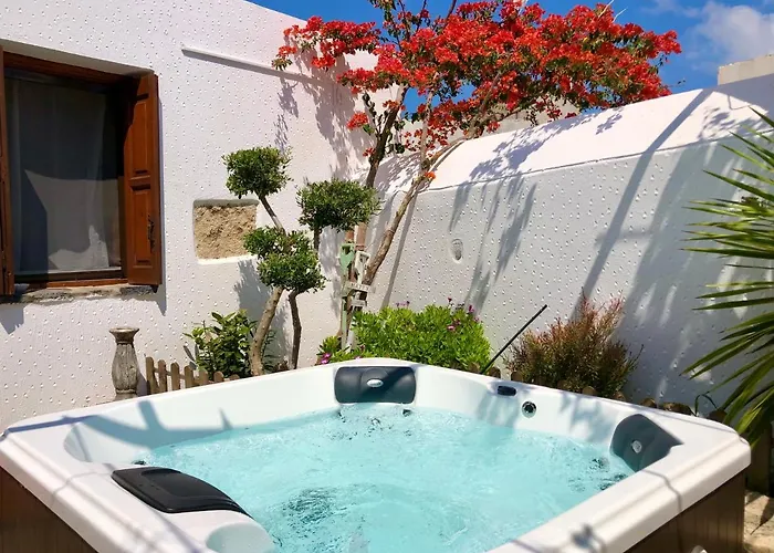 Avli Traditional With Private Jacuzzi * Hersonissos (Crete)