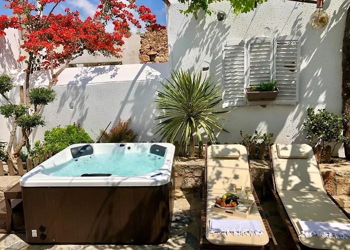 Σπίτι διακοπών Avli Traditional With Private Jacuzzi