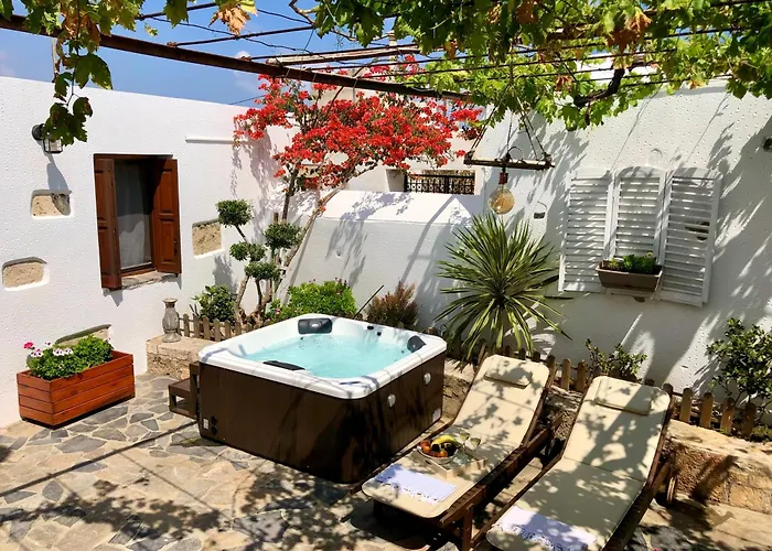 Avli Traditional With Private Jacuzzi Feriehus *