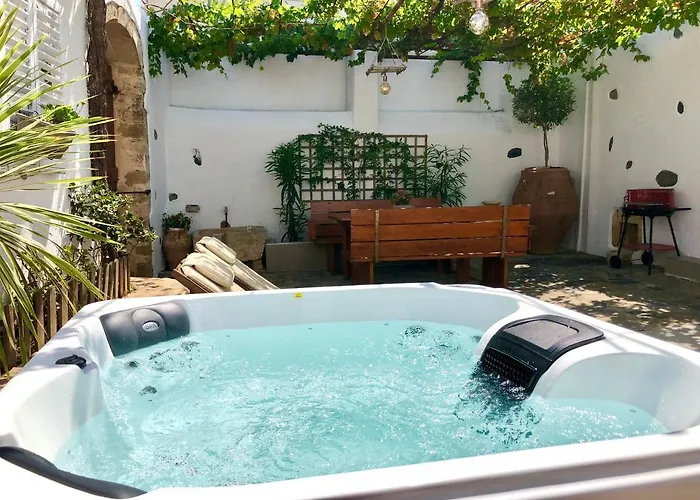 Avli Traditional With Private Jacuzzi *
