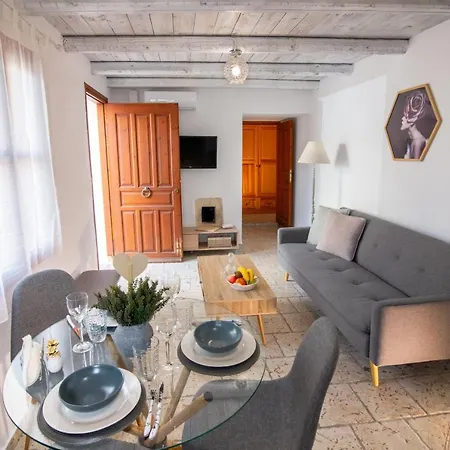 Avli Traditional With Private Jacuzzi Hersonissos (Crete)
