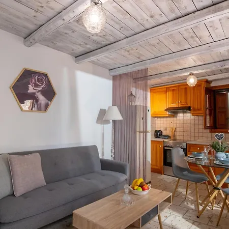 Prázdninový dům Avli Traditional With Private Jacuzzi