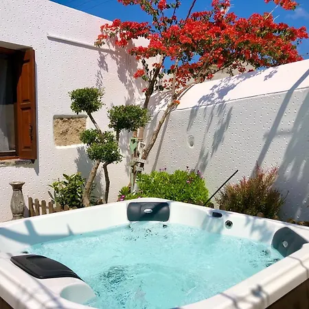 Avli Traditional With Private Jacuzzi * Hersonissos (Crete)